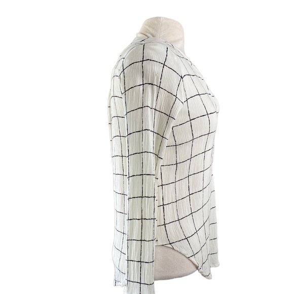 Lush white w/ black pane crinkle, long sleeve, Dropped neck 3- button size Small - Picture 2 of 8
